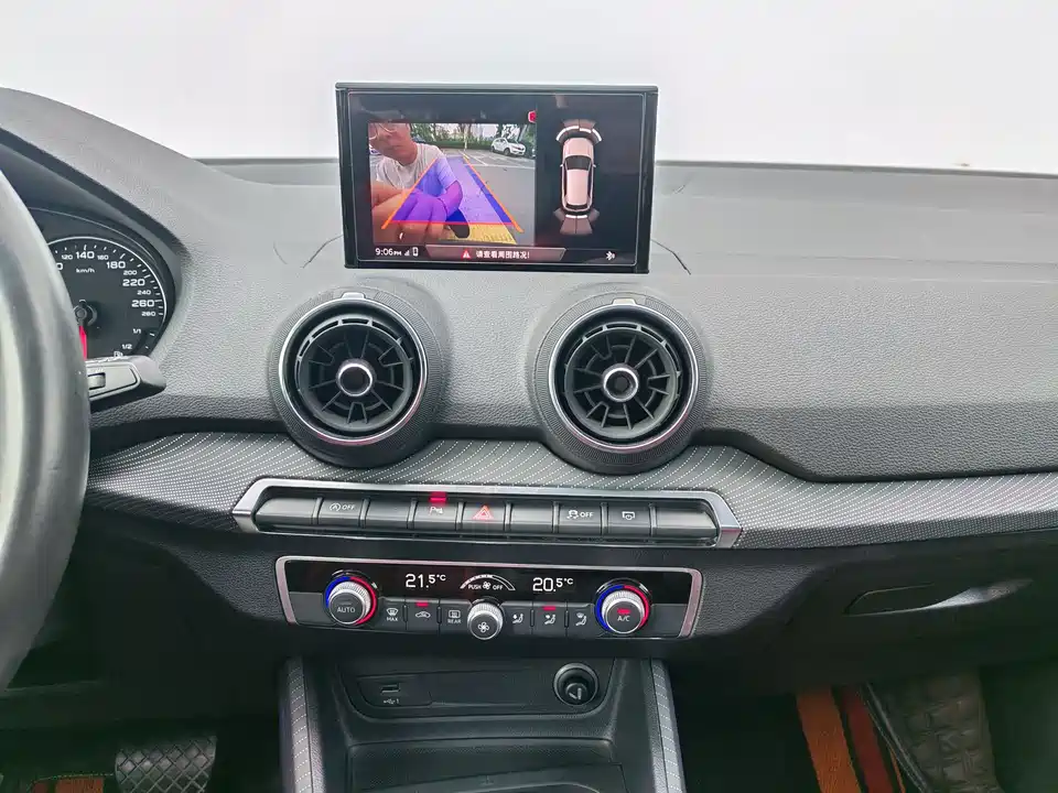 Audi Q2L