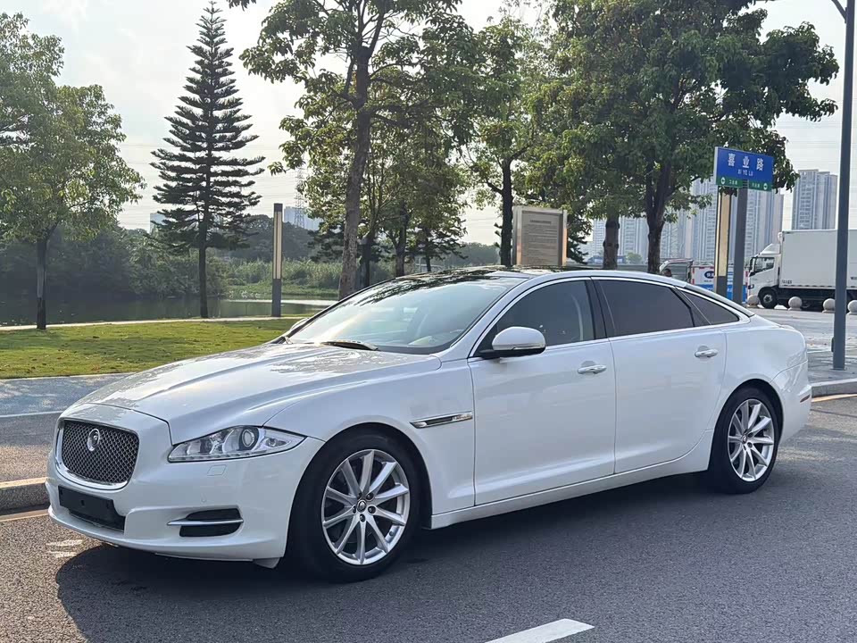 Jaguar XJ Jaguar XJ
