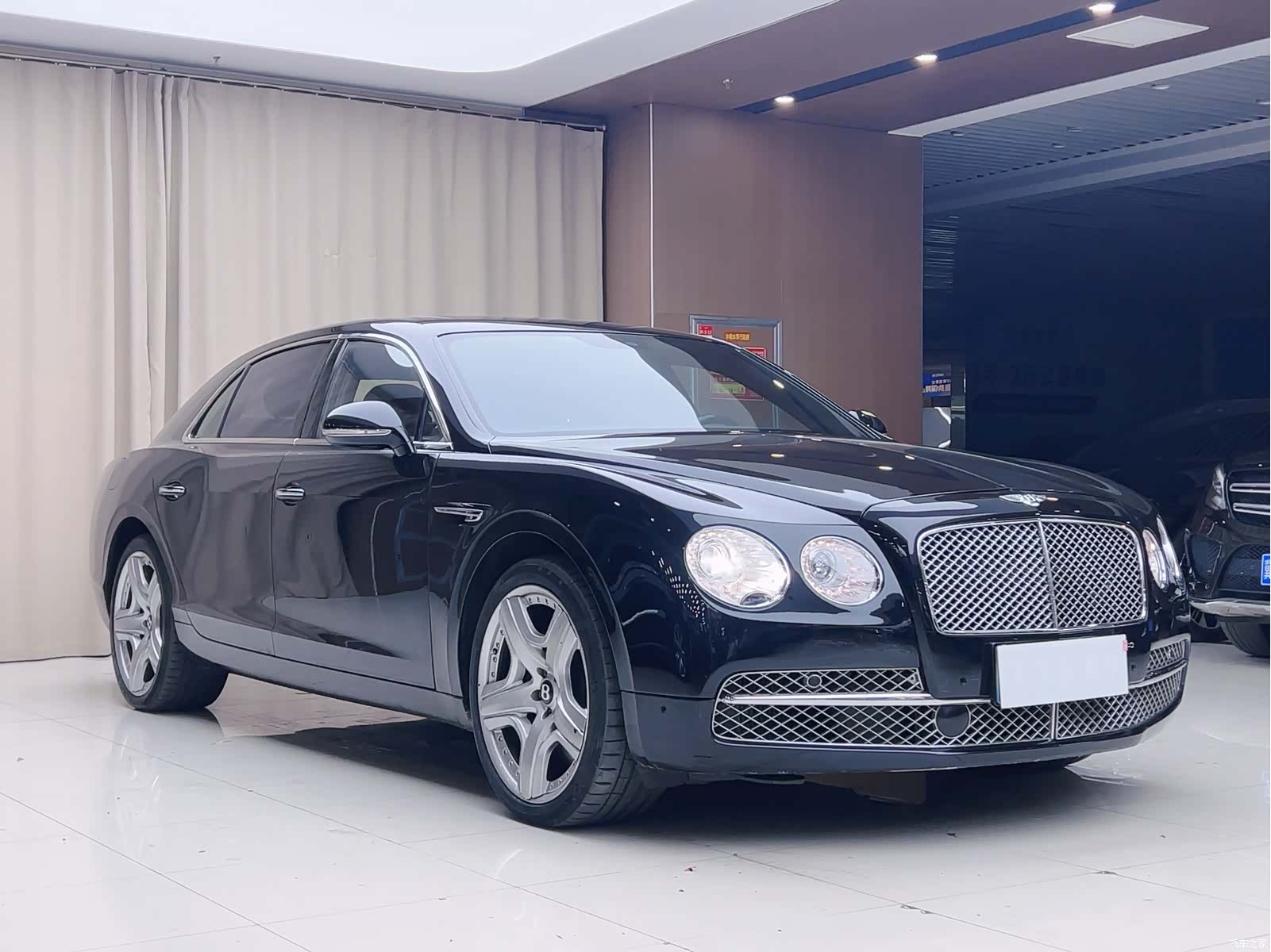 Bentley Flying Spur, 2015 3