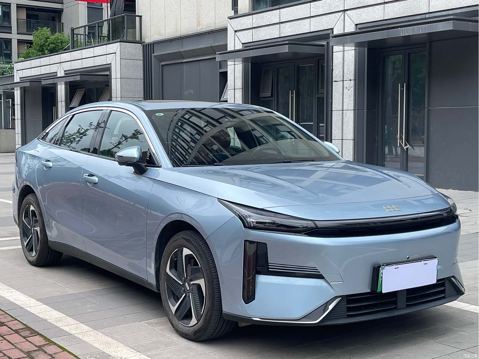 Geely Galaxy L6, 2025 3