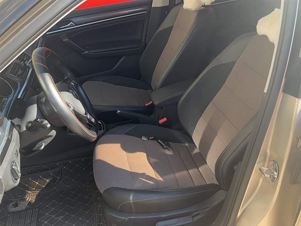 Volkswagen C-TREK Wei Collar