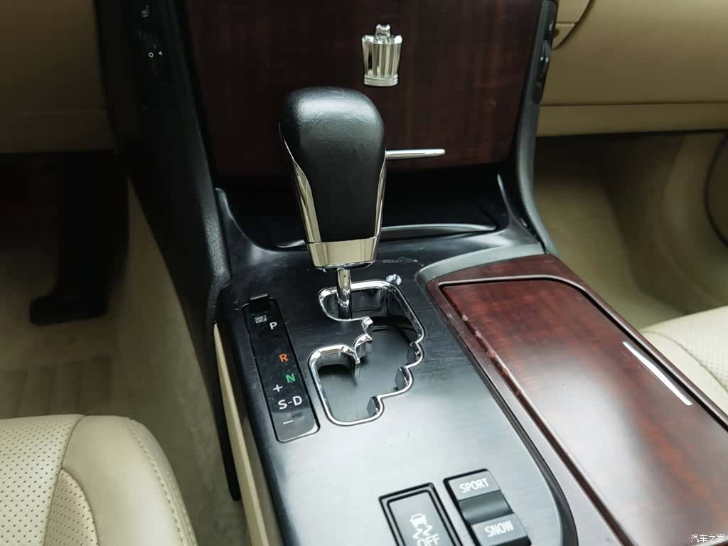 Toyota Crown, 2010 13