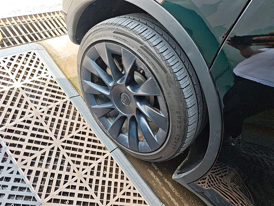 Tesla Model Y Tesla Model Y