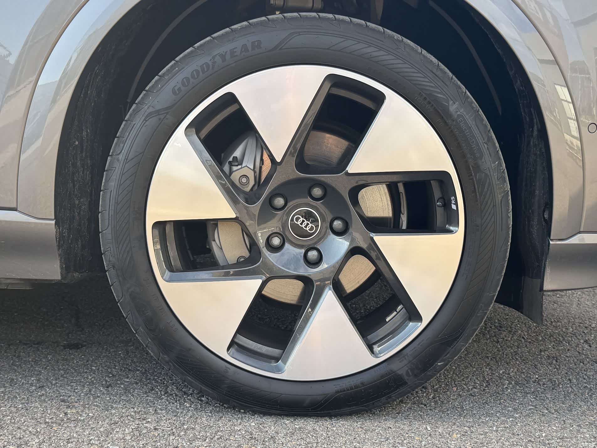 Audi e-tron, 2026 19