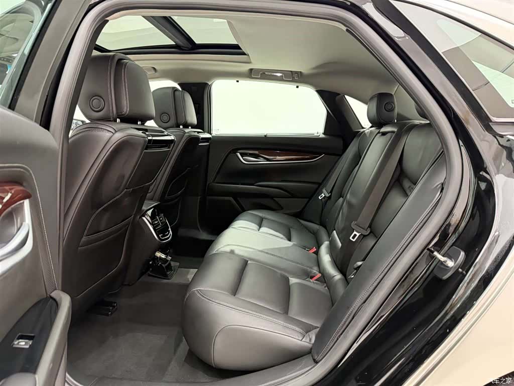 Cadillac XTS, 2015 17