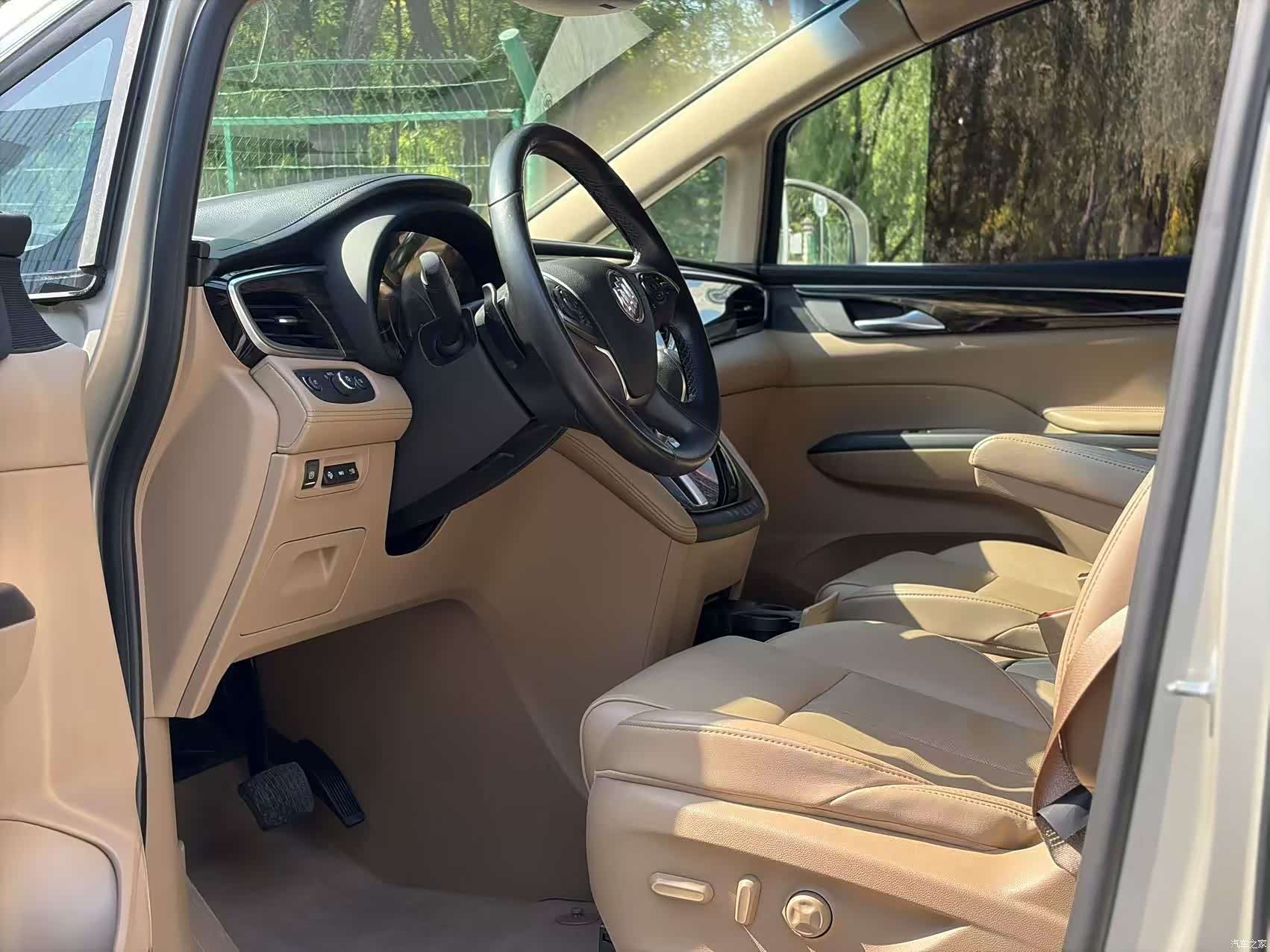 Buick GL8, 2017 4