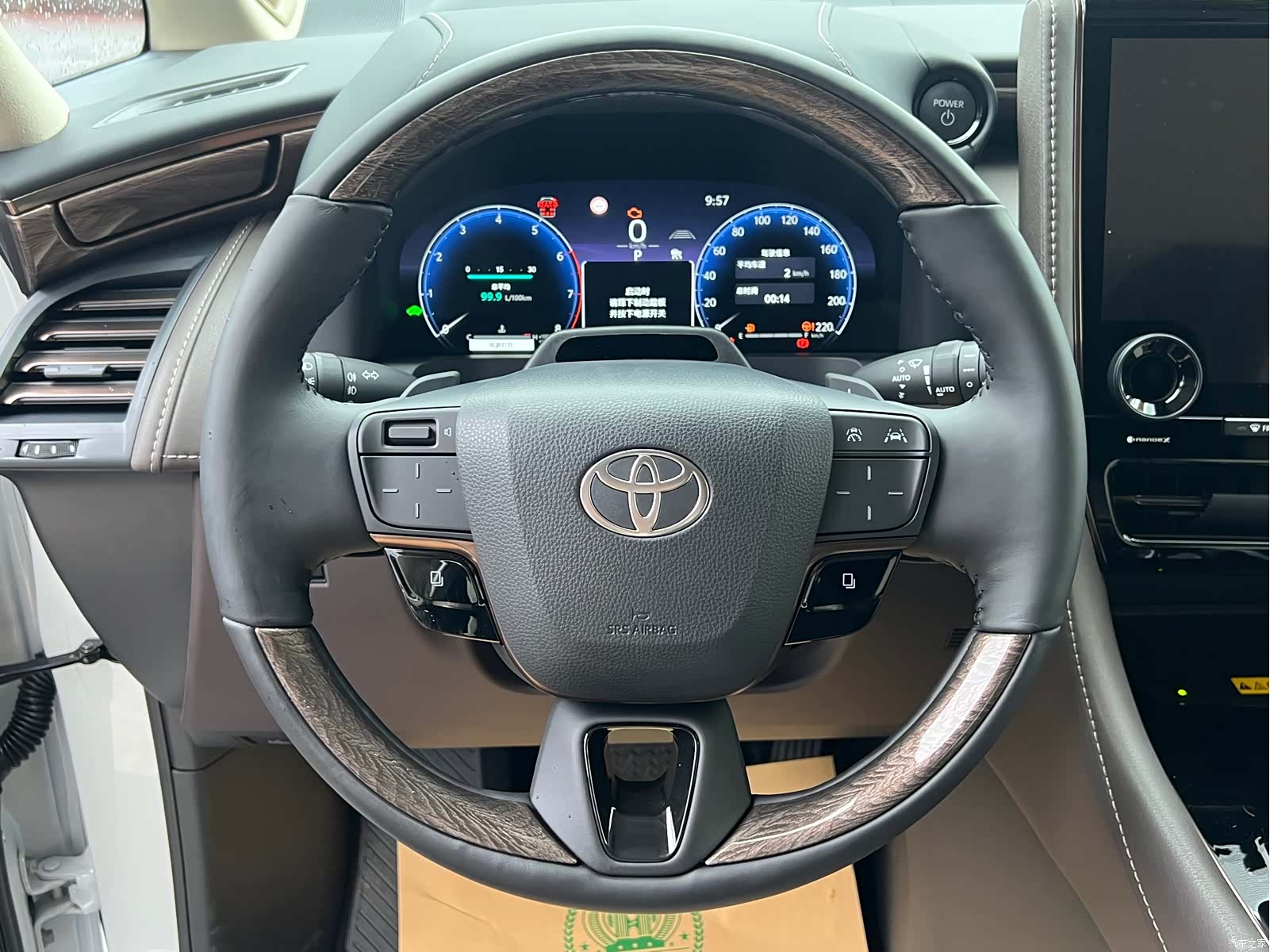 Toyota Alphard, 2024 9