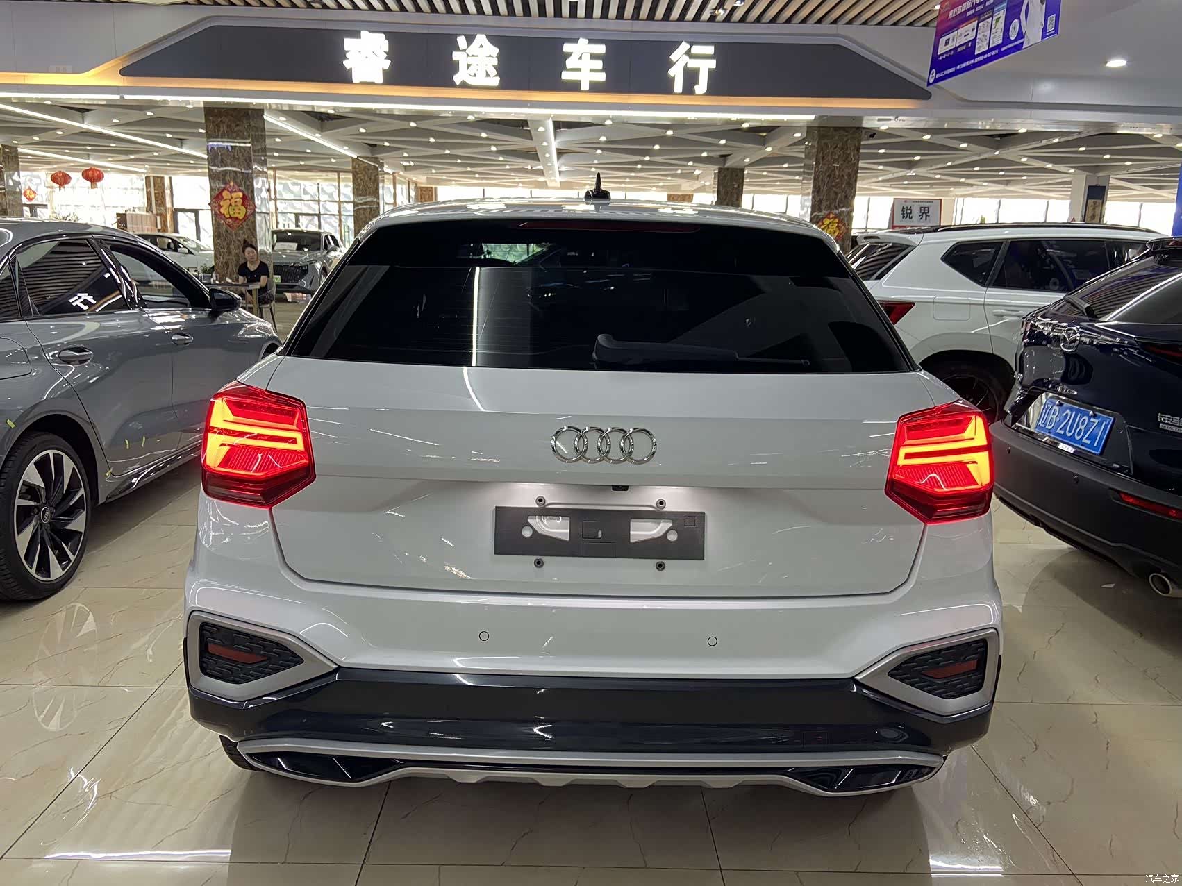 Audi Q2L, 2023 все фото