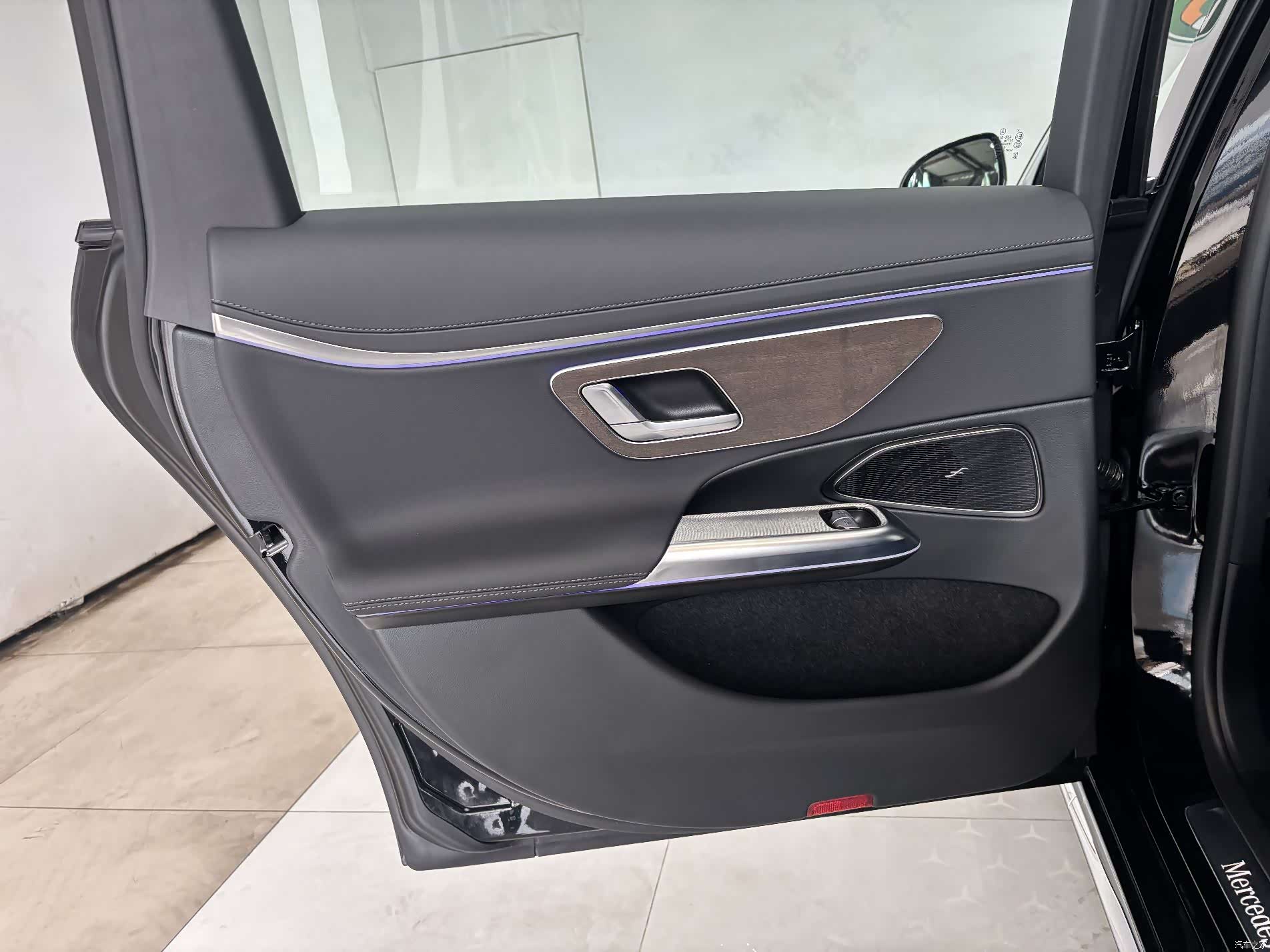 Mercedes-Benz E-Class, 2025 21
