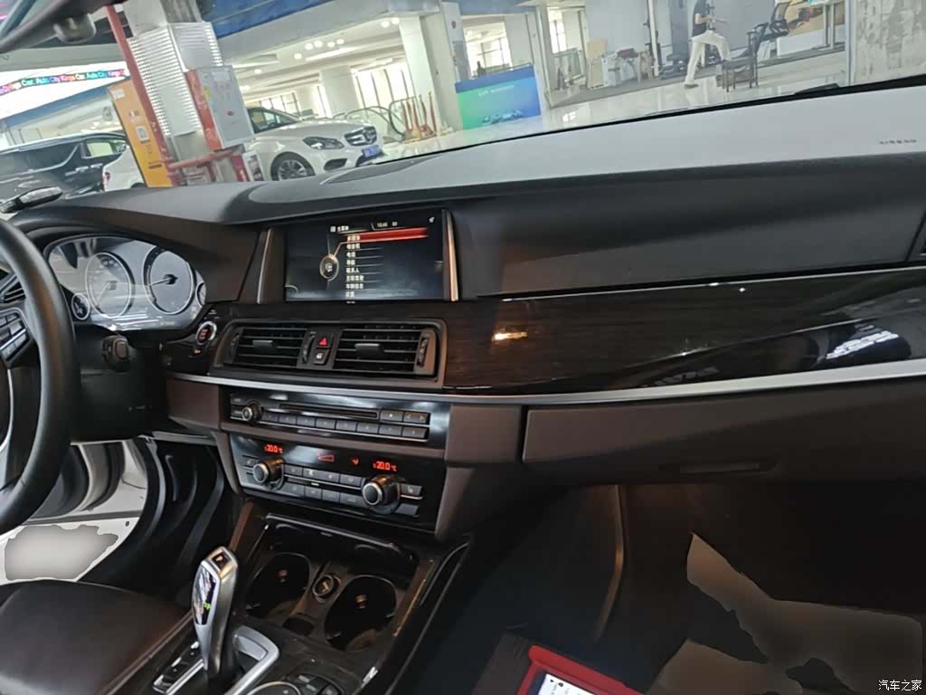 BMW 5 Series, 2015 10