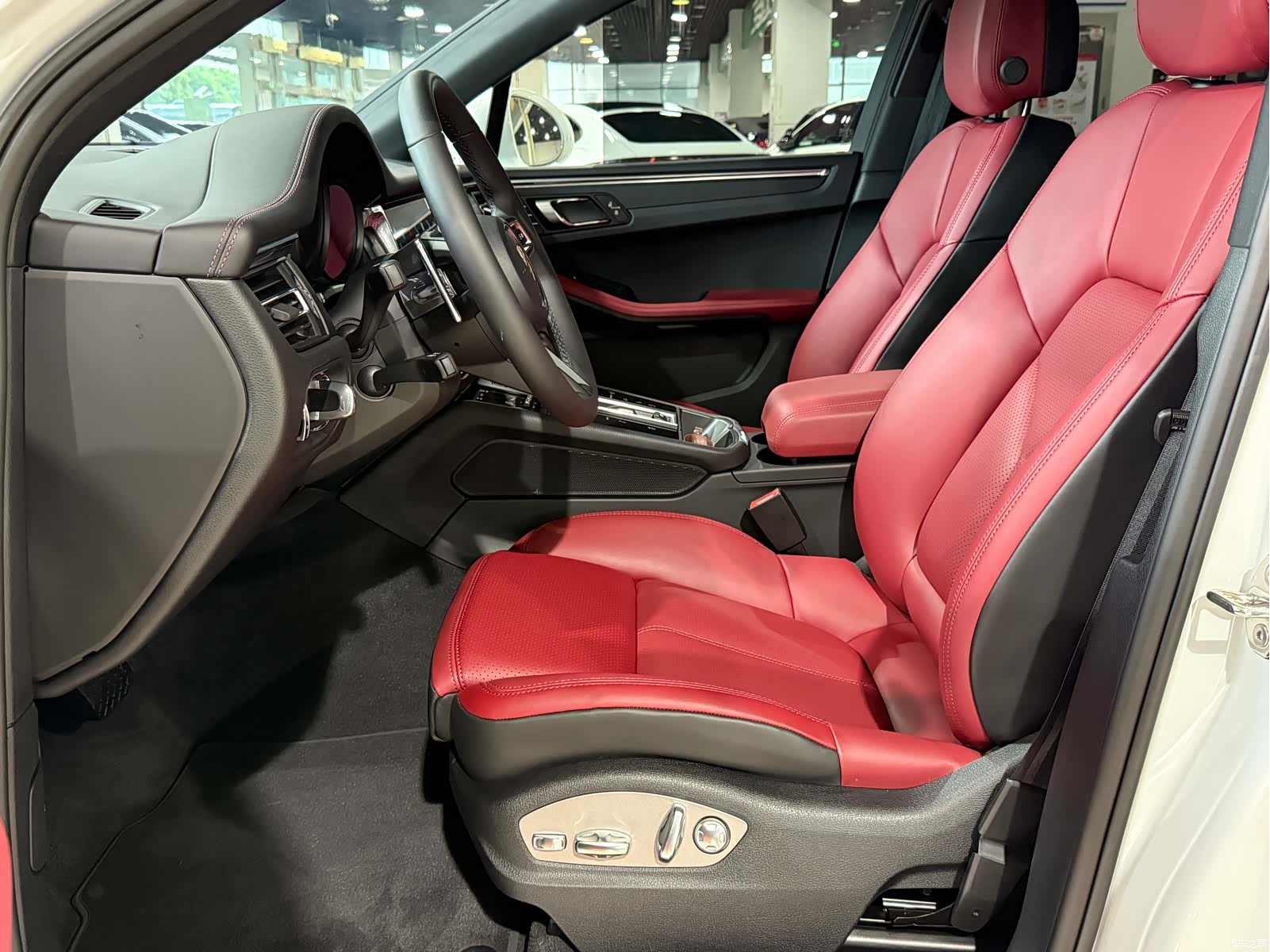 Porsche Macan, 2026 4