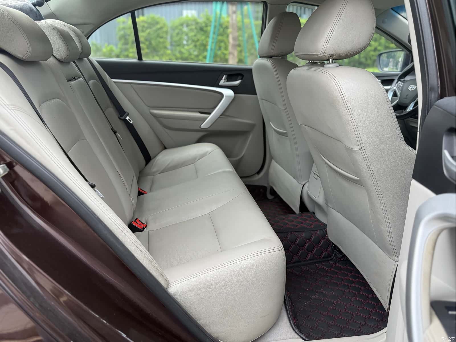 Geely Emgrand, 2015 8