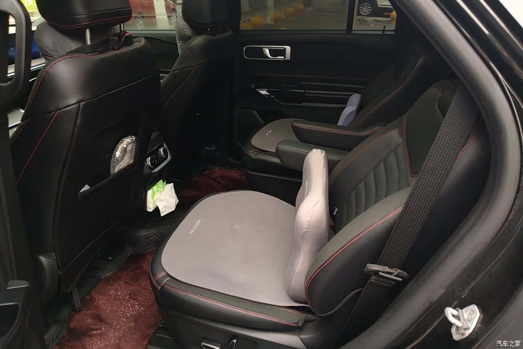 Ford Explorer, 2023 11
