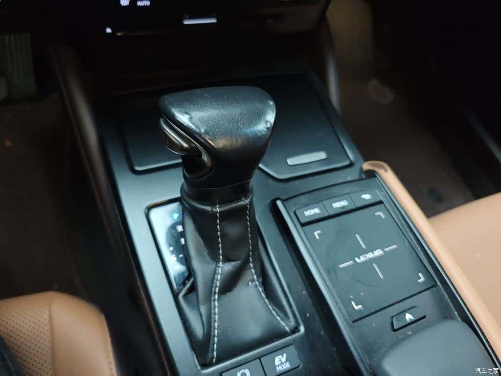 Lexus ES, 2019 7