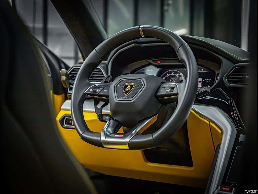 Lamborghini Urus, 2022 10