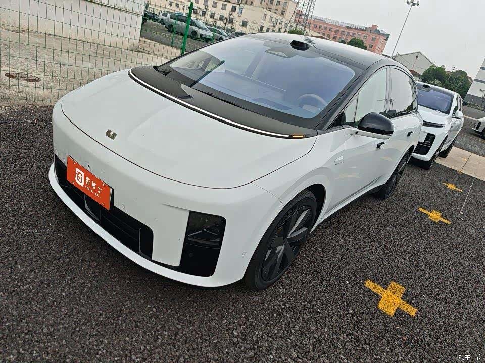 Li Auto i8, 2025 1