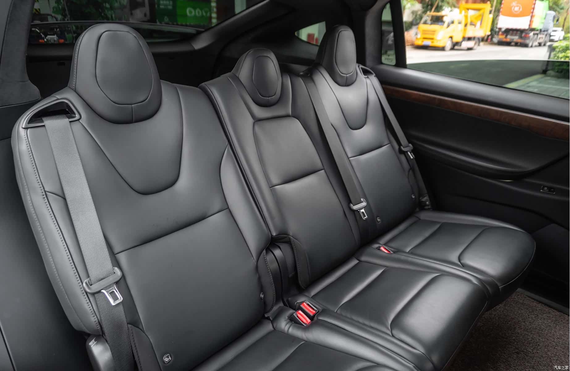 Tesla Model X, 2019 14