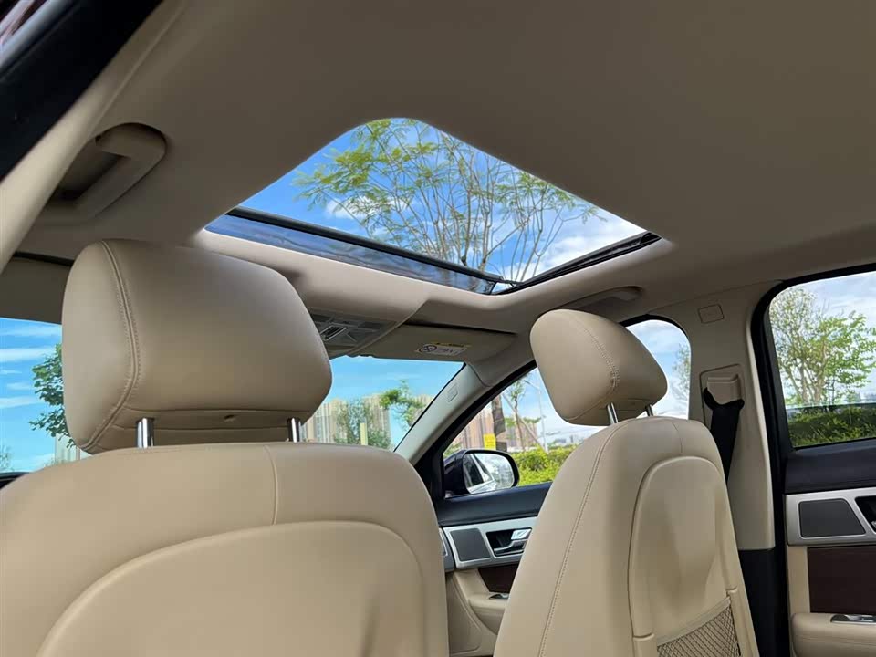 Jaguar XF