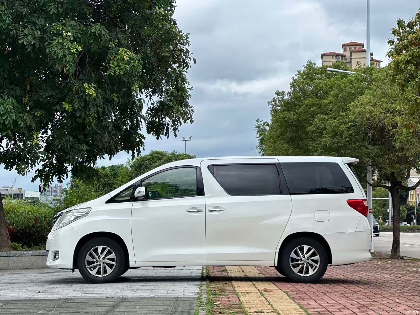 Toyota Alphard, 2014 10