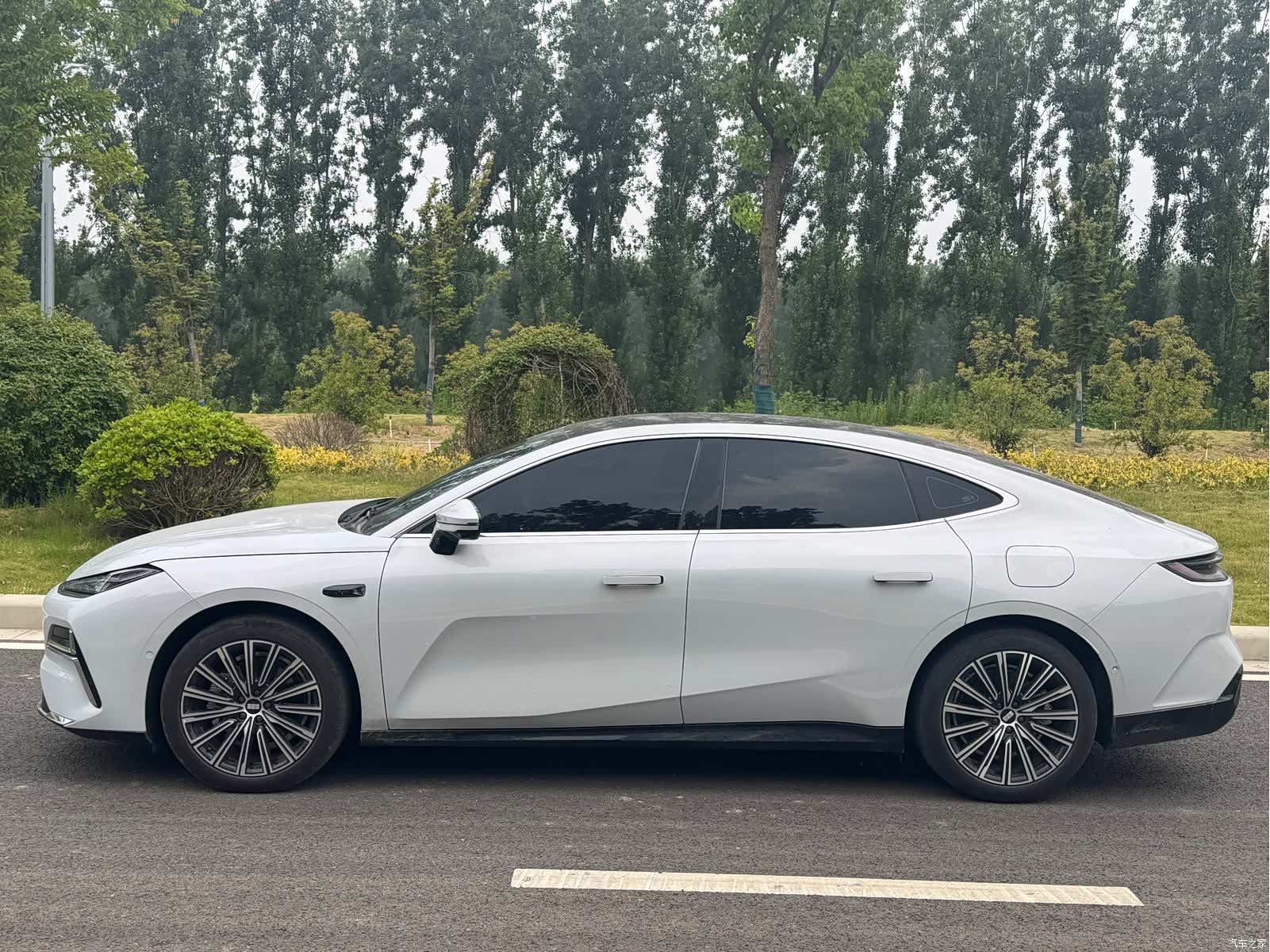 Geely 8, 2025 3