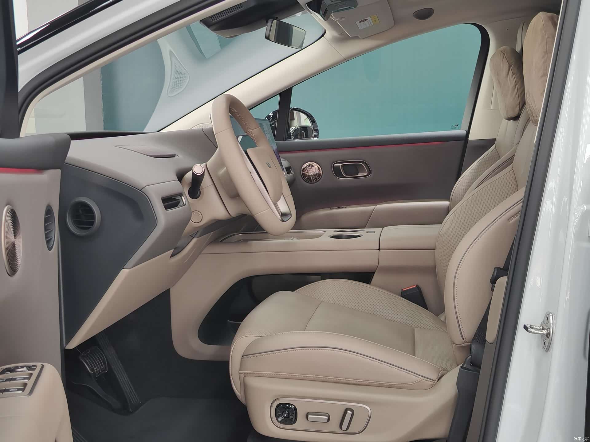 Li Auto i8, 2025 2