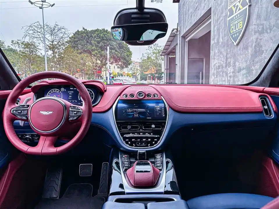 Aston Martin DBX Aston Martin DBX
