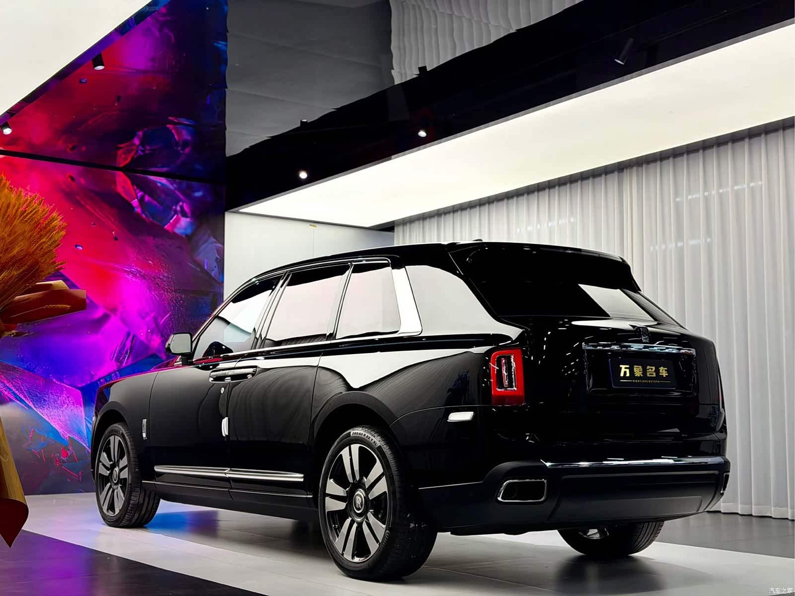 Rolls-Royce Cullinan, 2023 13
