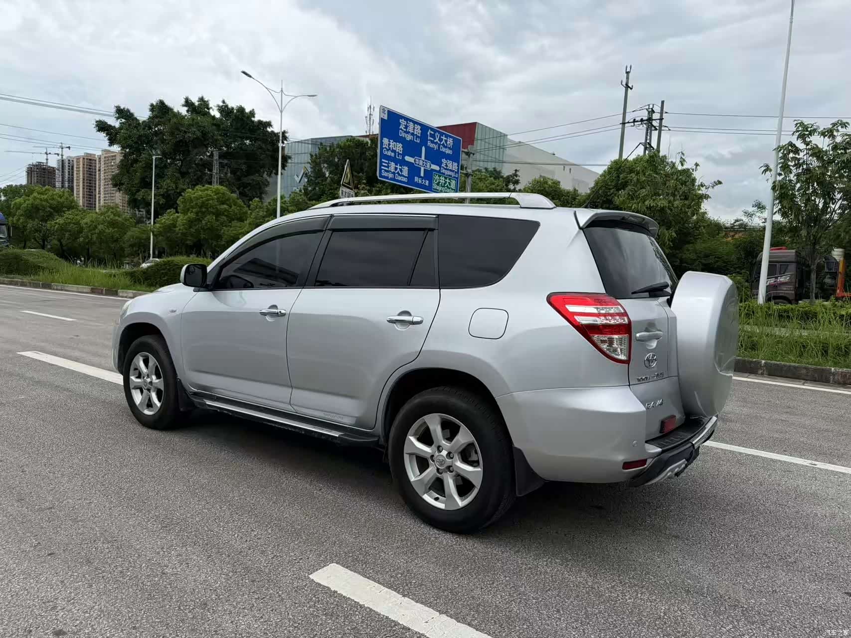 Toyota RAV4, 2012 4