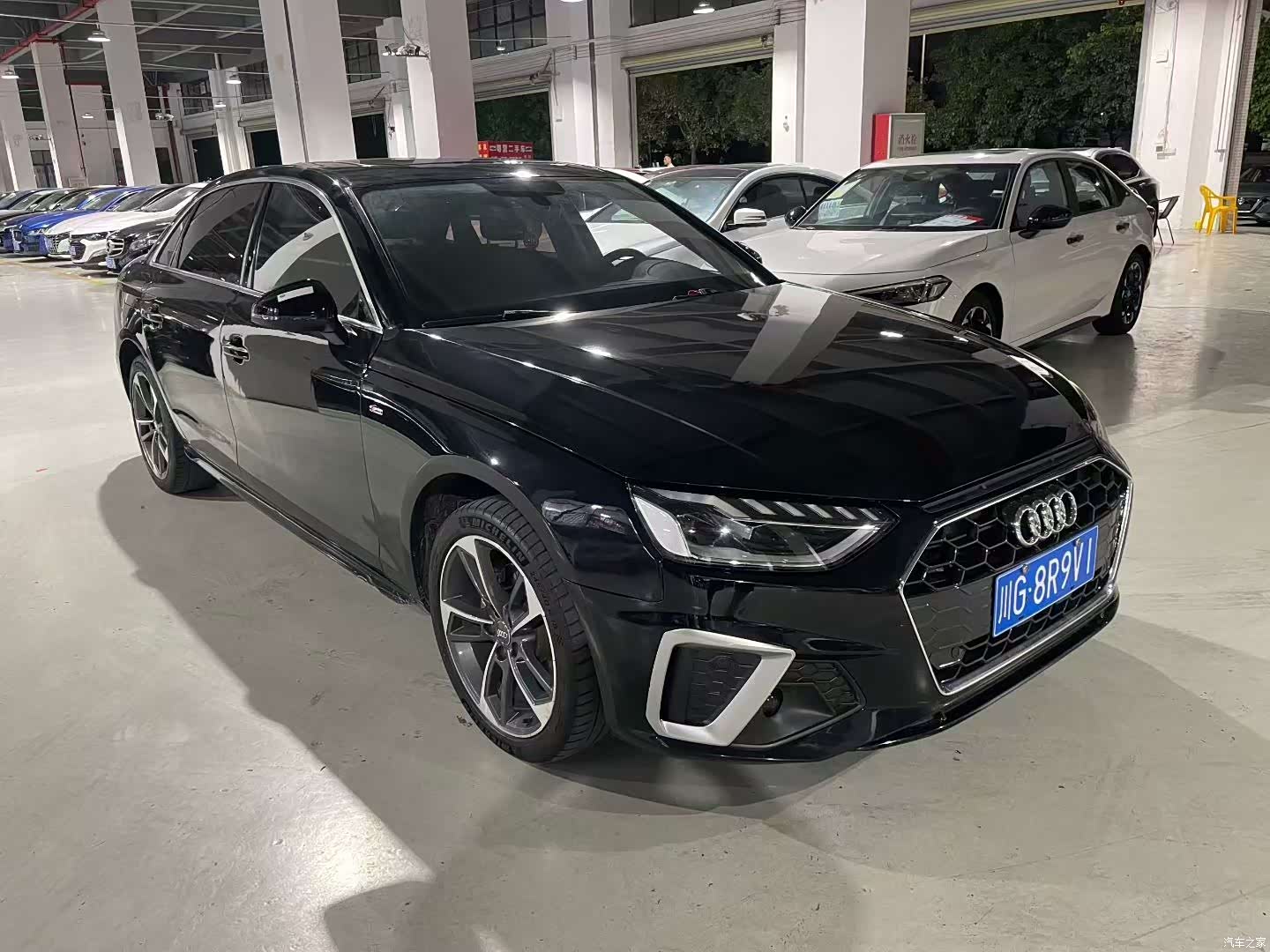 Audi A4L, 2020 все фото