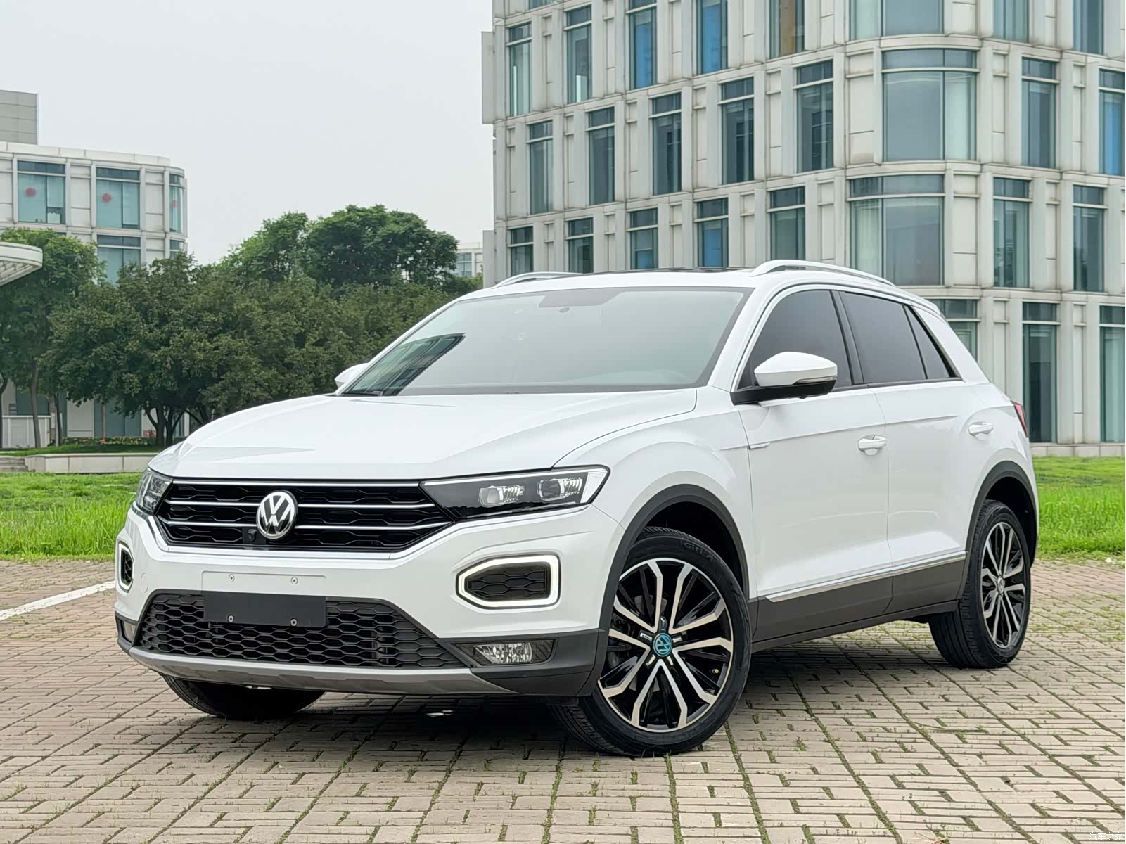 Volkswagen T-ROC, 2019 1