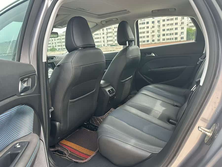Peugeot 308 2017, фото 6