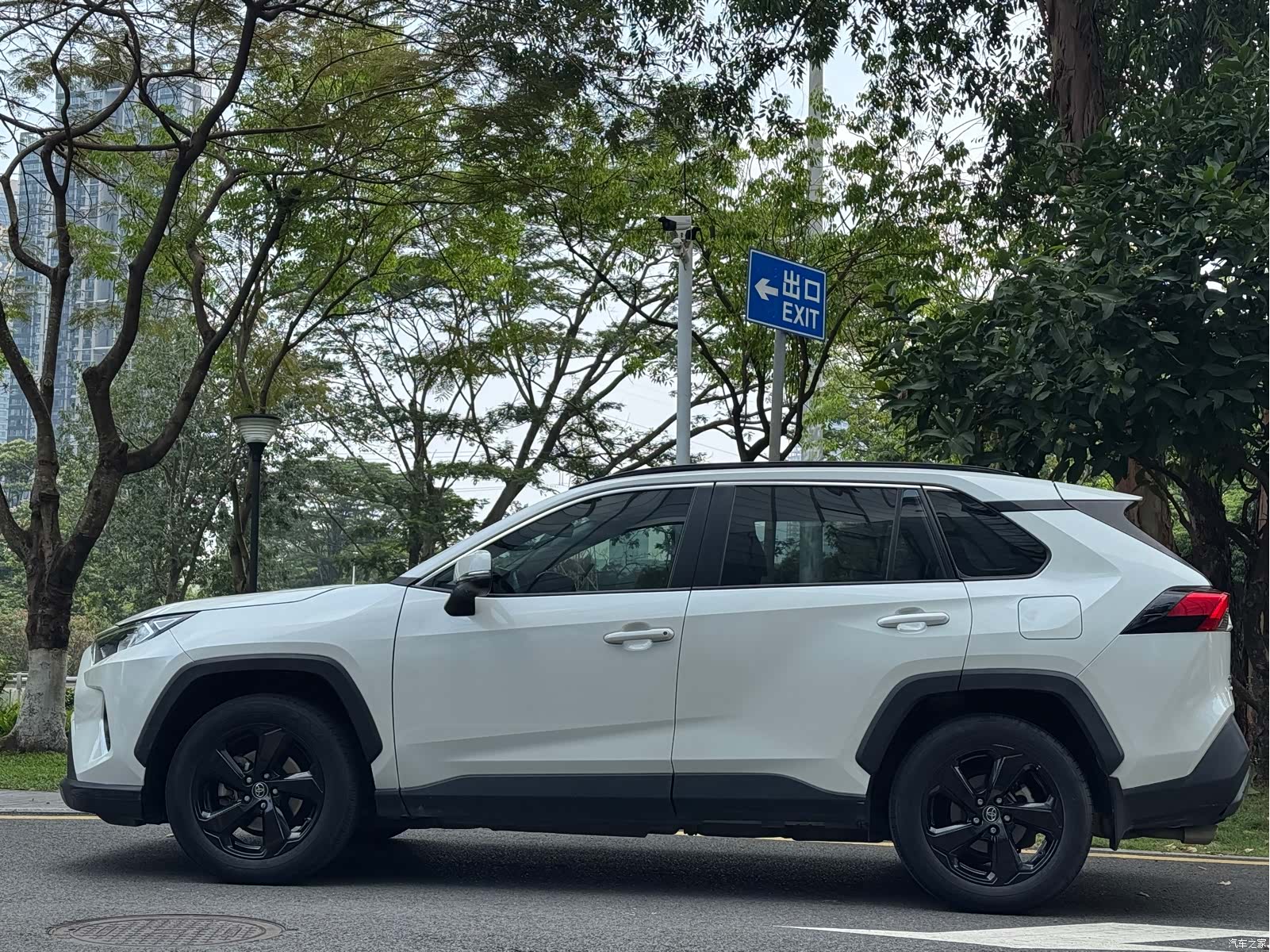 Toyota RAV4, 2021 4