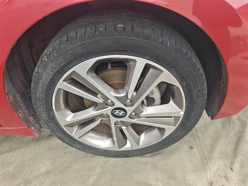 Hyundai Lead