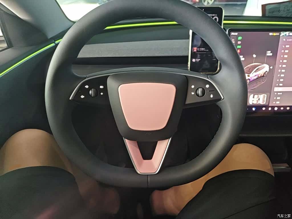 Tesla Model 3, 2025 11