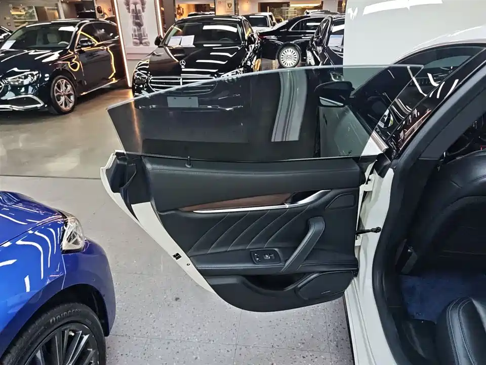 Maserati Ghibli Maserati Ghibli
