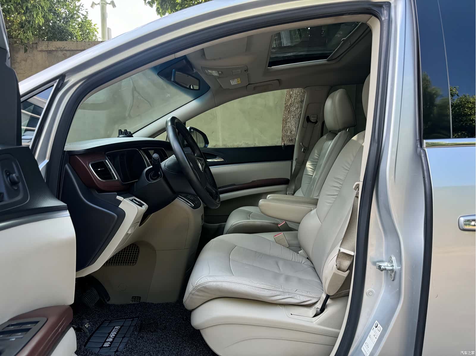 Buick GL8, 2017 все фото