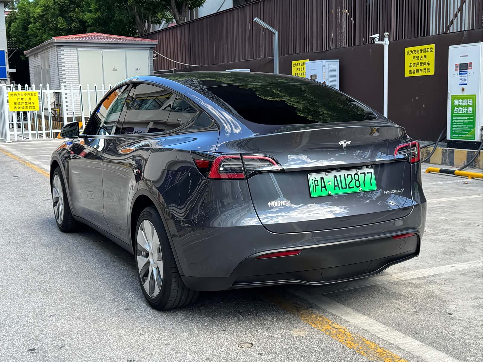 Tesla Model Y, 2022 3