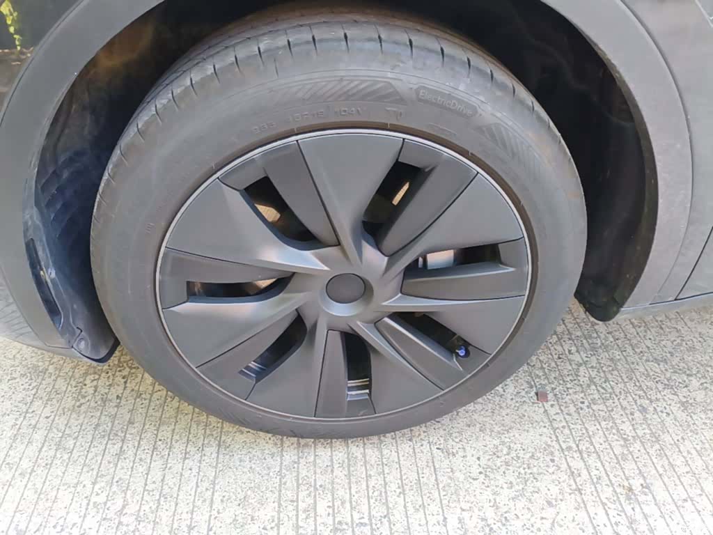 Tesla Model Y, 2024 23