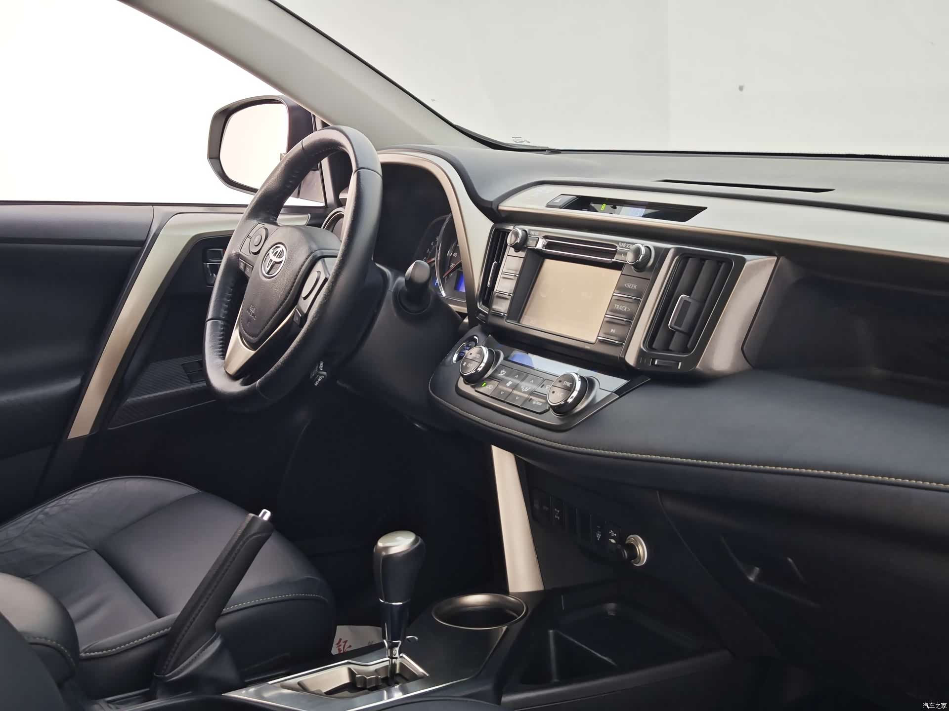 Toyota RAV4, 2014 11