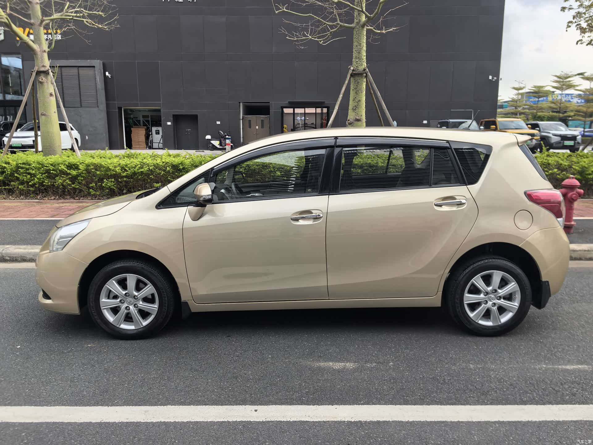 Toyota 180E, 2014 все фото