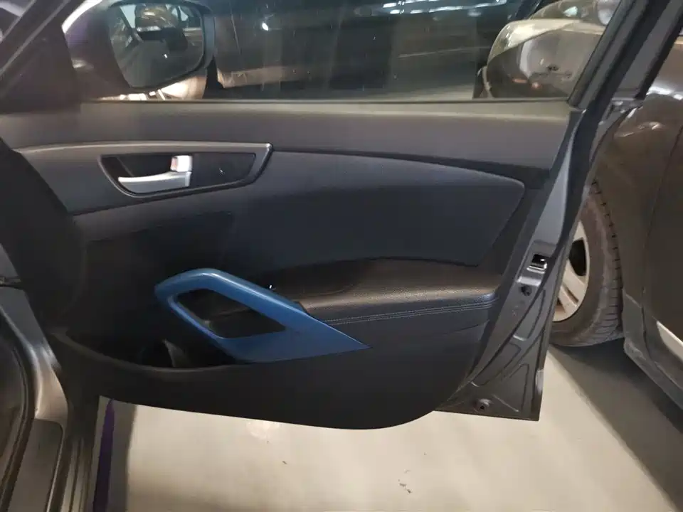 Hyundai Veloster