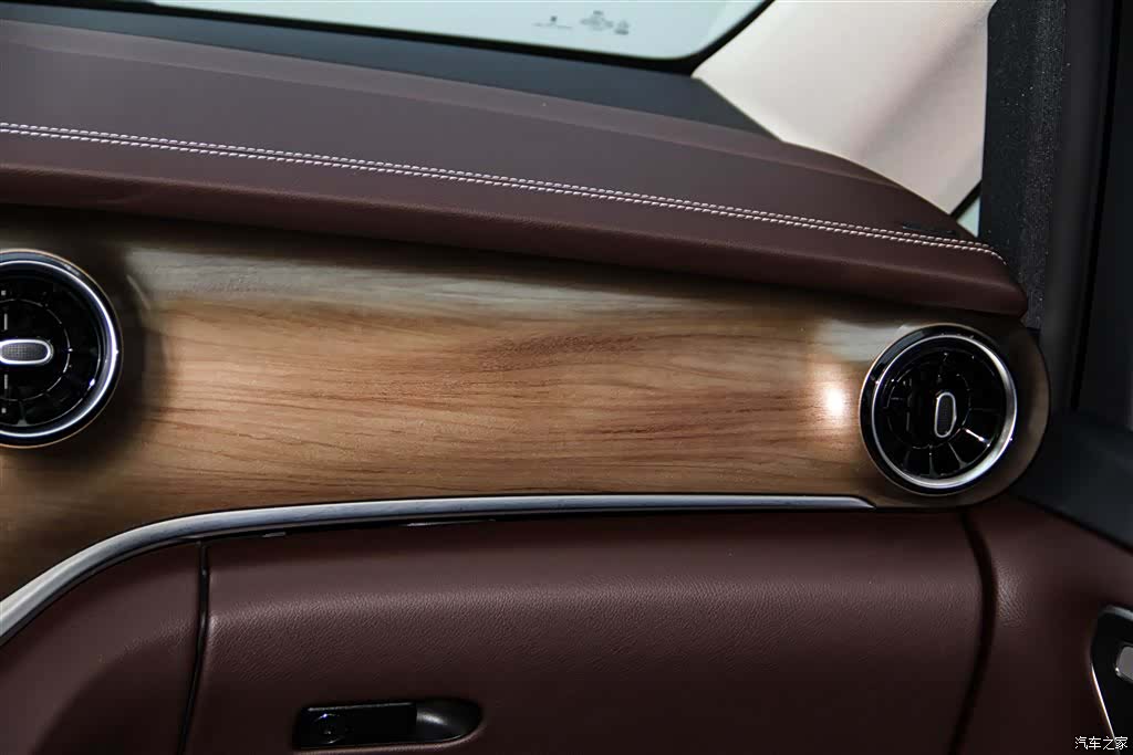 Mercedes-Benz V-Class, 2023 27