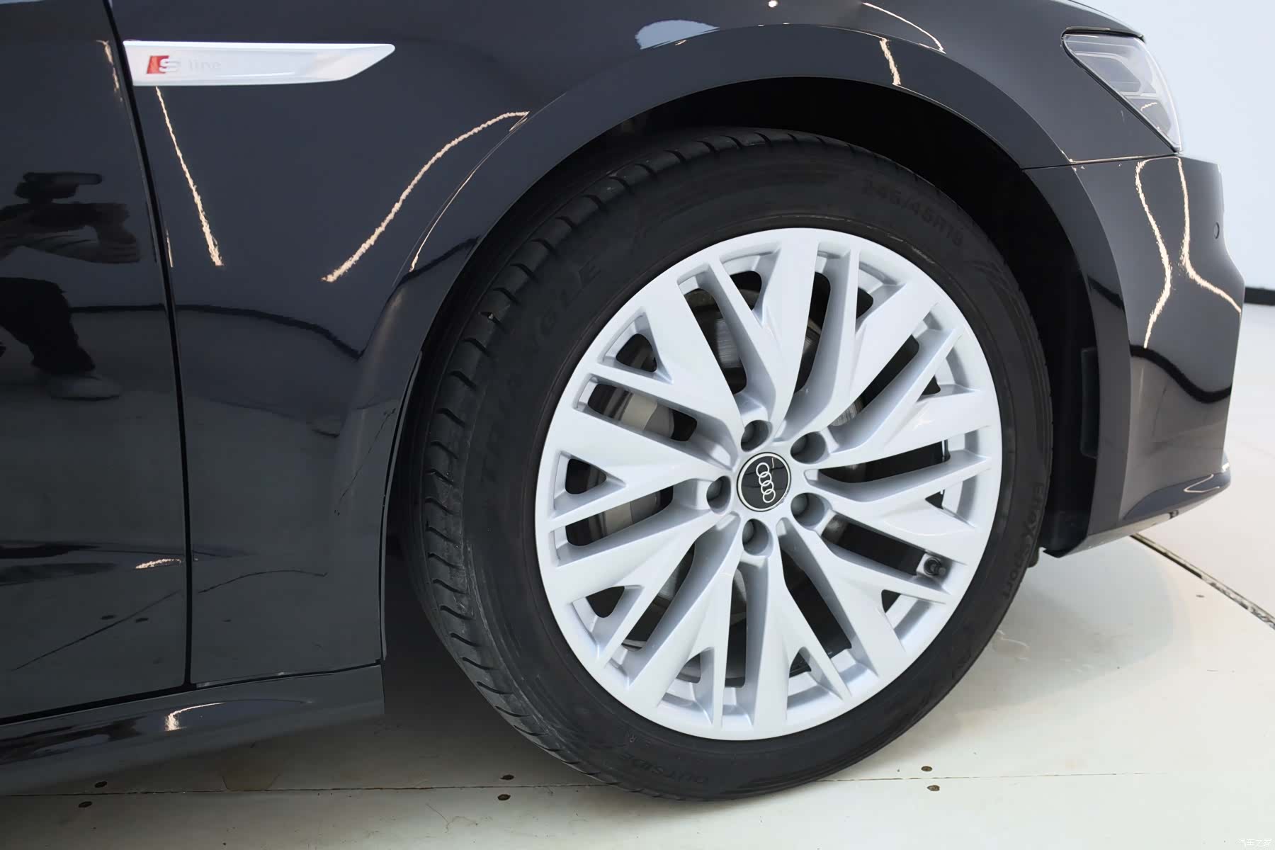 Audi A7L, 2024 12