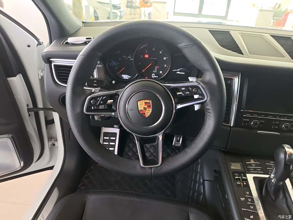 Porsche Macan, 2015 11