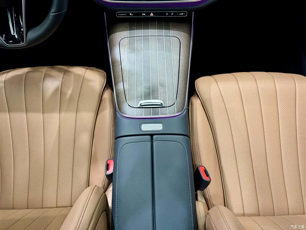 Mercedes-Benz E-Class, 2024 29