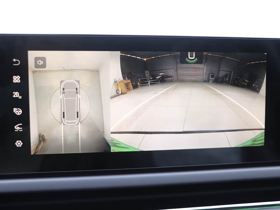 VOYAH Lantu chasing light