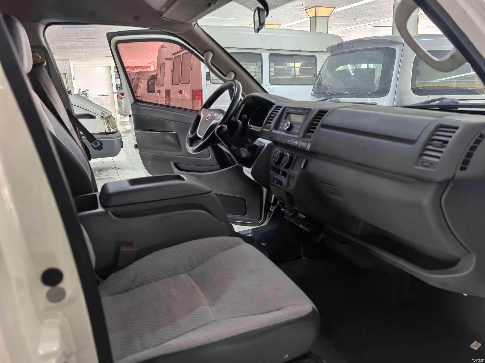 XiaMenJinLv HiAce, 2017 все фото