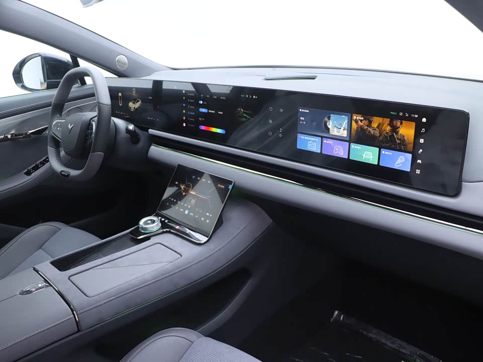 VOYAH Lantu chasing light