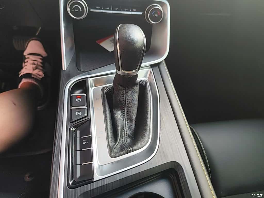 Geely Binray, 2022 14