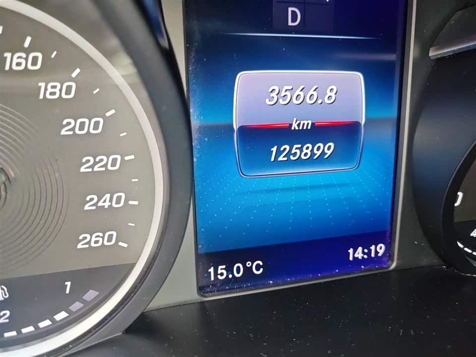 Mercedes-Benz V-class